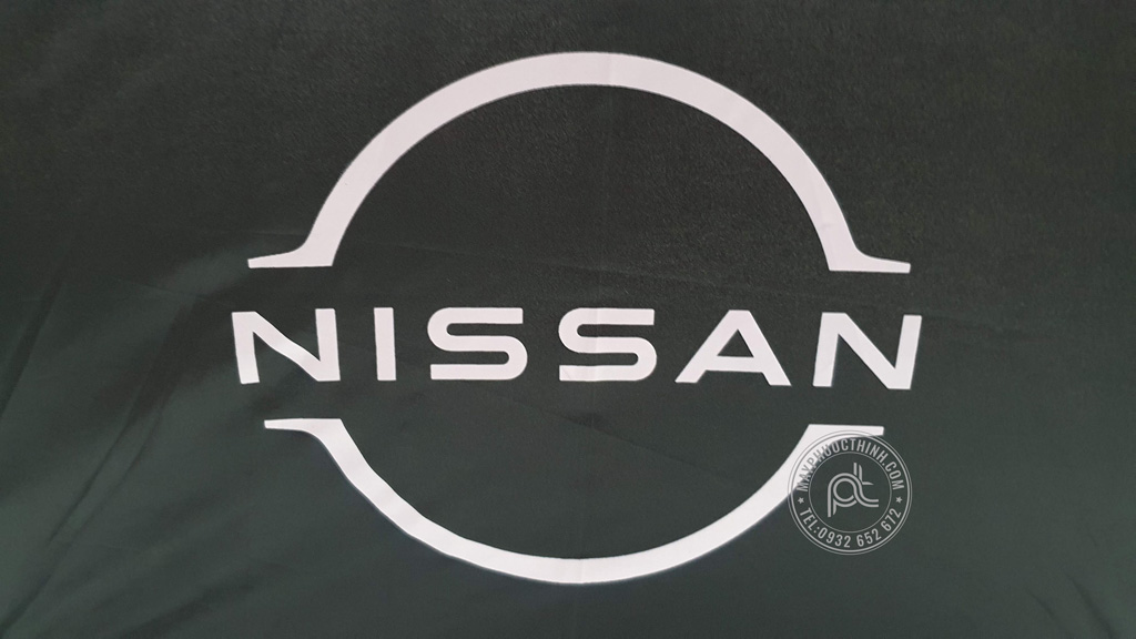 In logo dù cầm tay Nissan đen